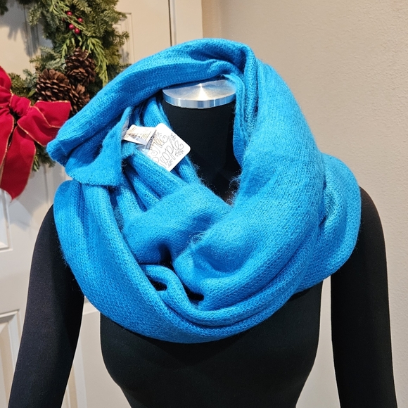 Free People Kennedy Scarf Wrap Fine Waffle Knit Soft Oversized Tailored Blue NWT - Picture 4 of 13